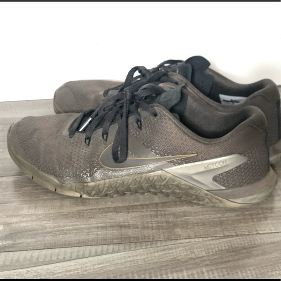 nike metcon army green